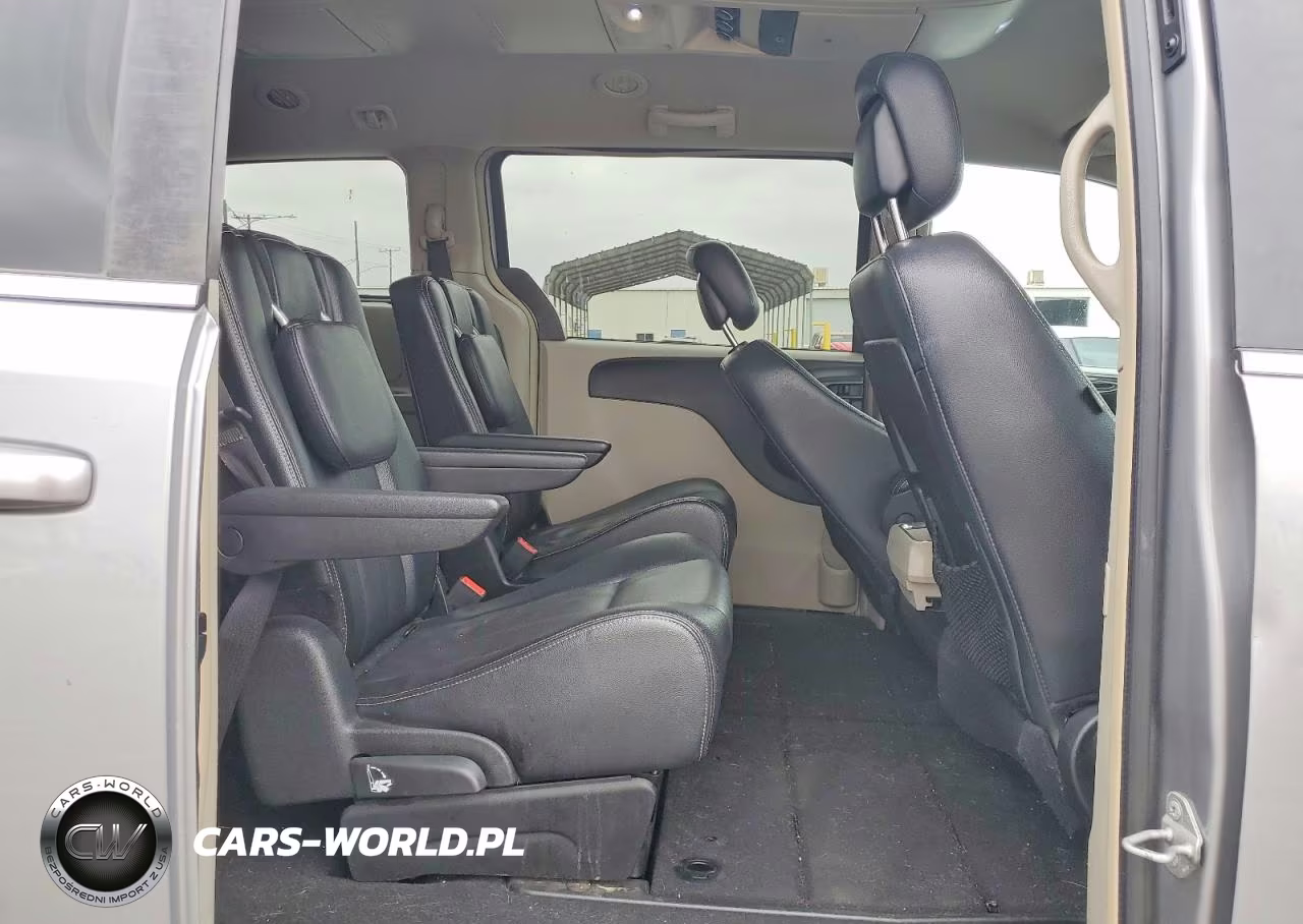 2014 Chrysler Town & Country Touring VIN:2C4RC1BG4ER434935 - 11