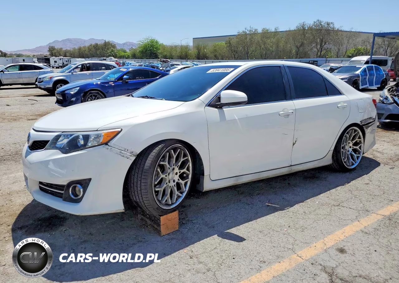 2012 Toyota Camry Se V6 – zdjęcie 1 z 13