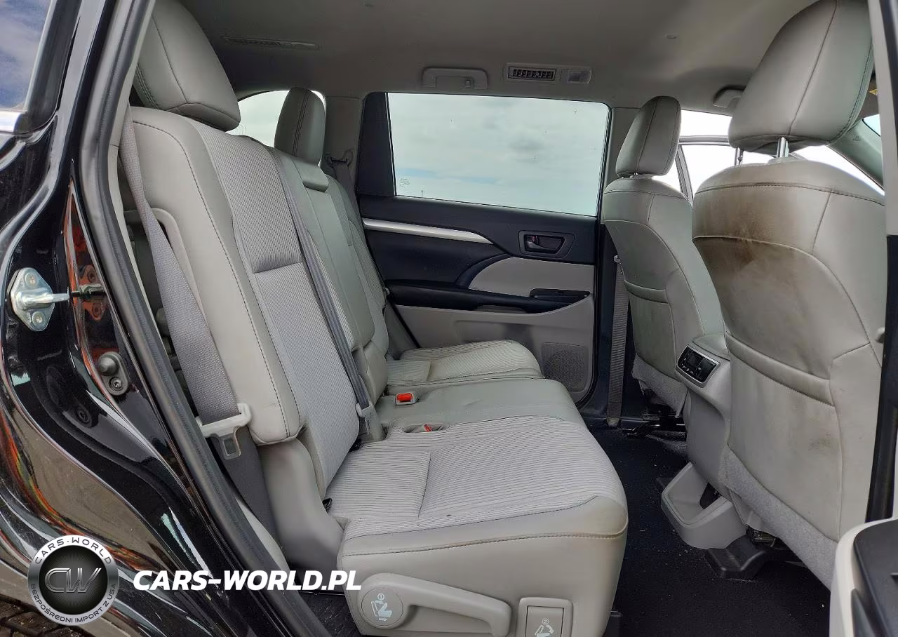 2019 Toyota Highlander Le Plus VIN:5TDZZRFH9KS314227 - 11