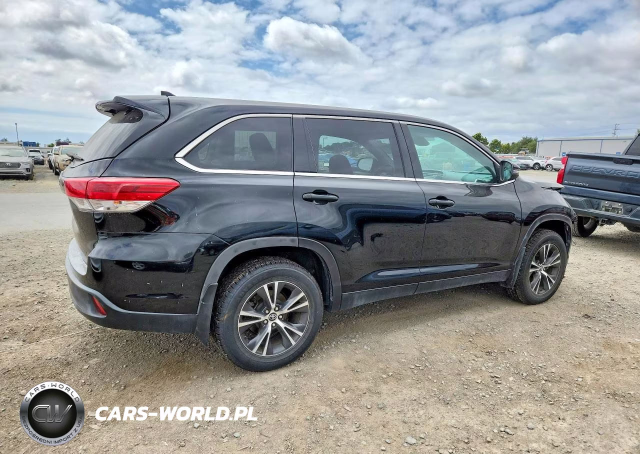 2019 Toyota Highlander Le Plus VIN:5TDZZRFH9KS314227 - 3