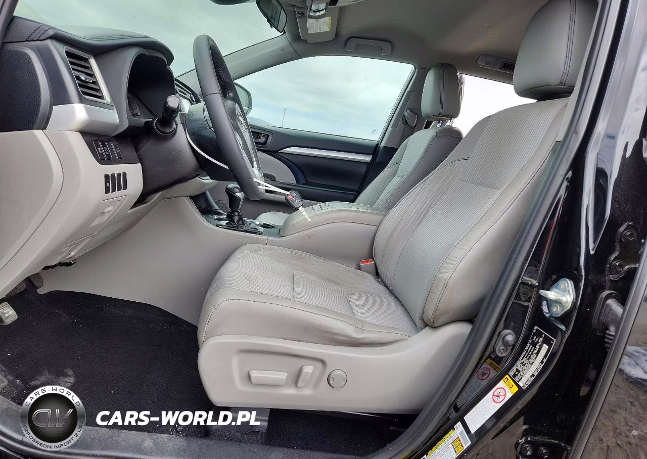 2019 Toyota Highlander Le Plus VIN:5TDZZRFH9KS314227 - 7