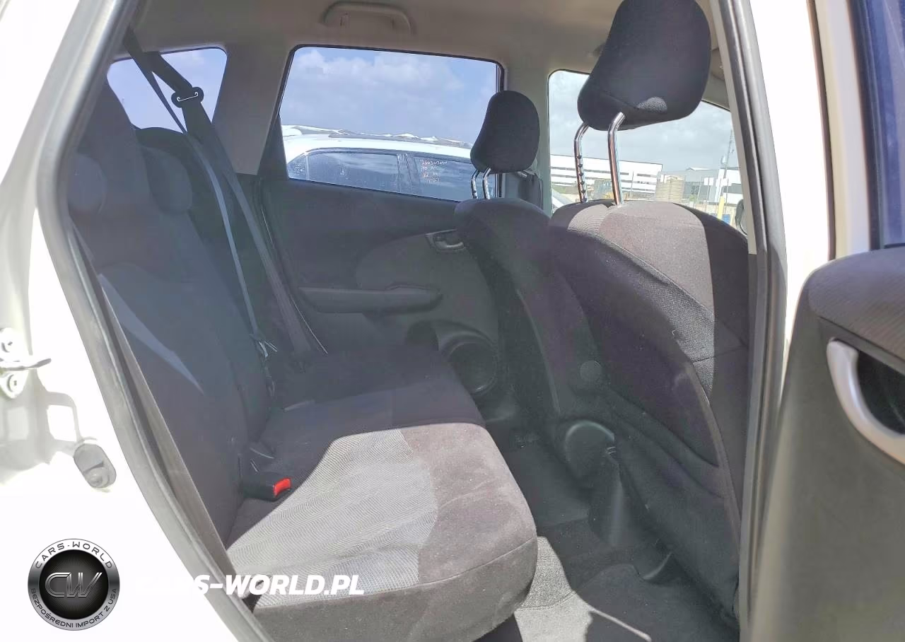 2011 Honda Fit Sport VIN:JHMGE8H5XBS000592 - 10