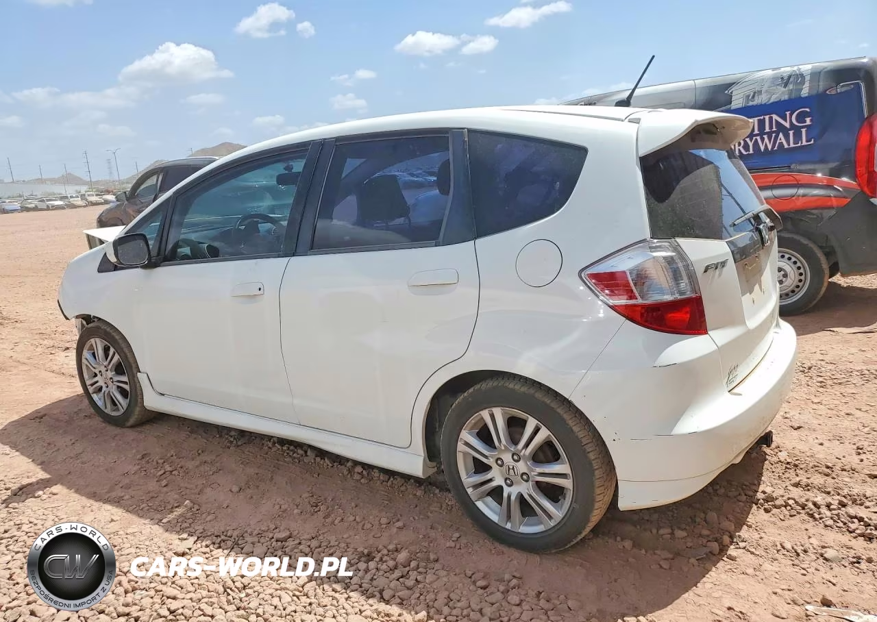 2011 Honda Fit Sport VIN:JHMGE8H5XBS000592 - 2