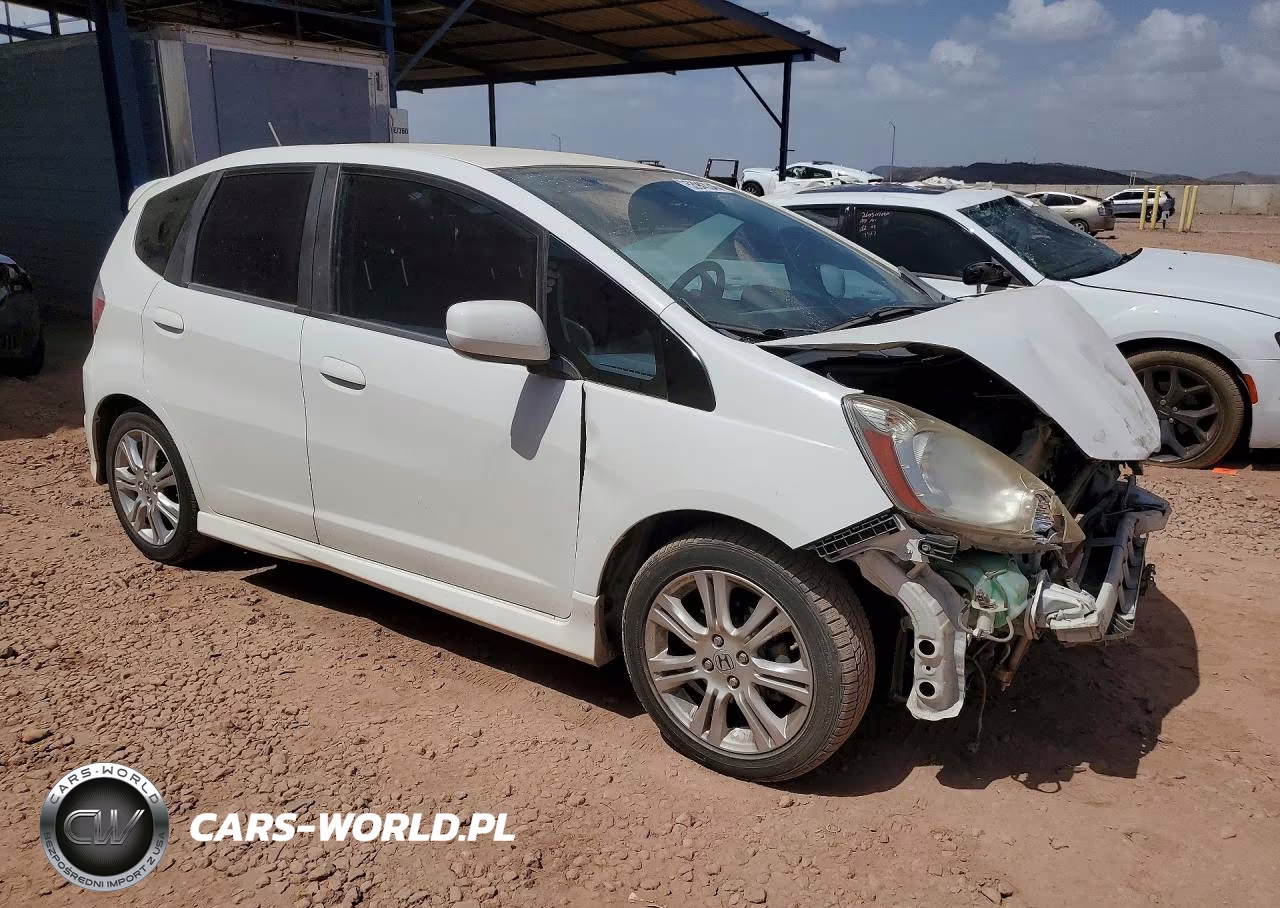 2011 Honda Fit Sport VIN:JHMGE8H5XBS000592 - 4