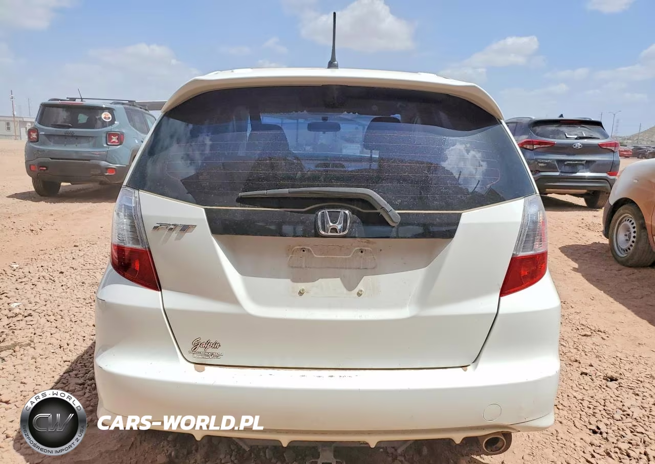 2011 Honda Fit Sport VIN:JHMGE8H5XBS000592 - 6