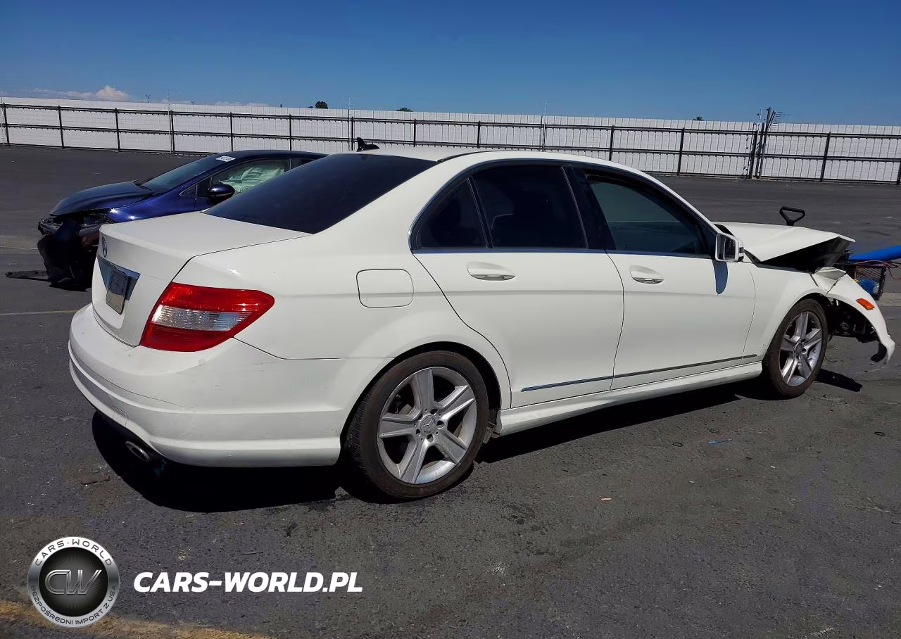 2011 Mercedes-Benz C VIN:WDDGF5EB2BA515749 - 3