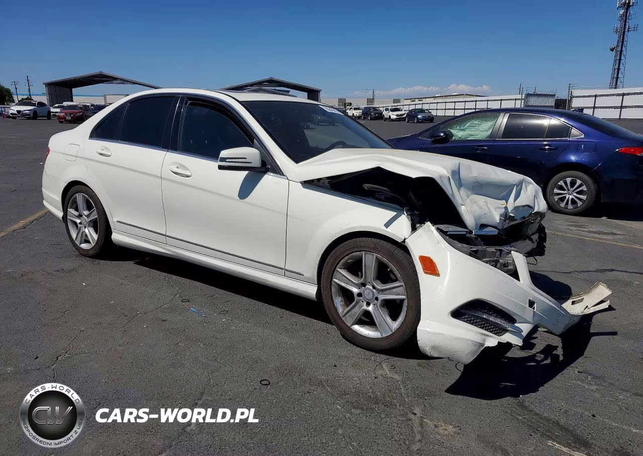 2011 Mercedes-Benz C VIN:WDDGF5EB2BA515749 - 4