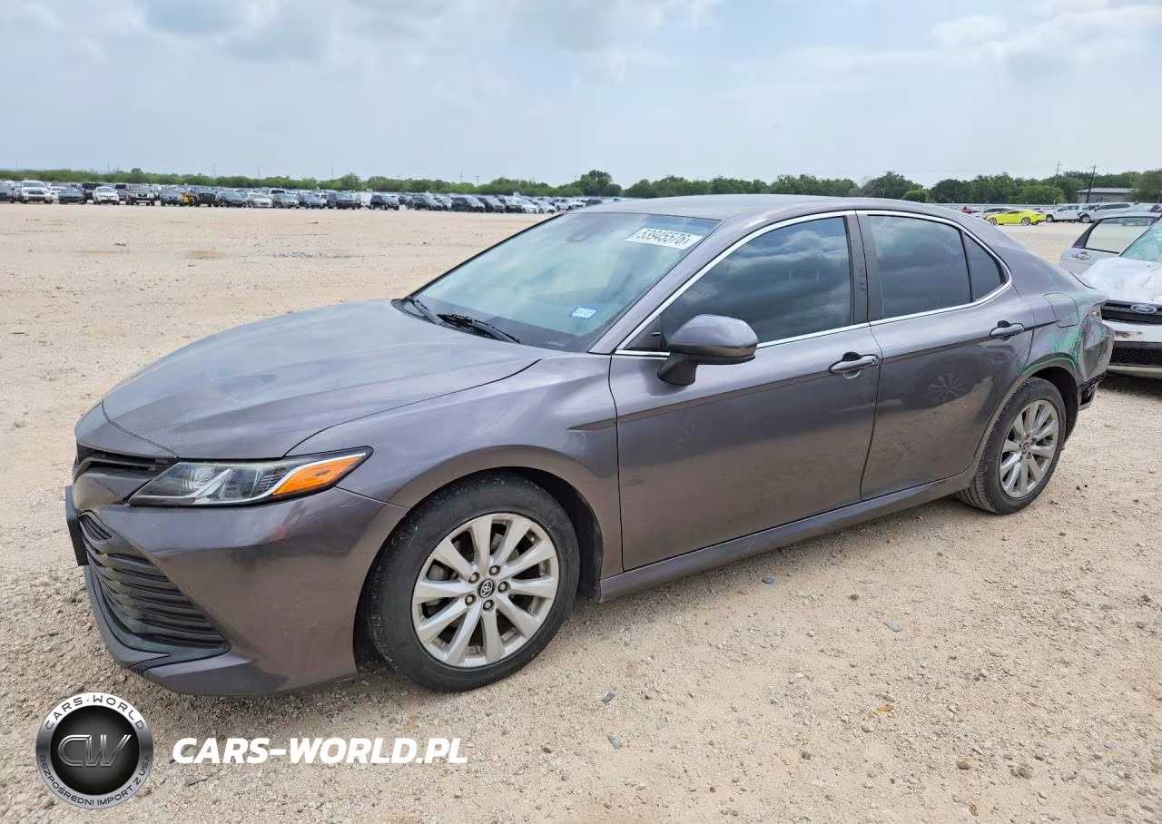 2020 Toyota Camry Le – zdjęcie 1 z 13