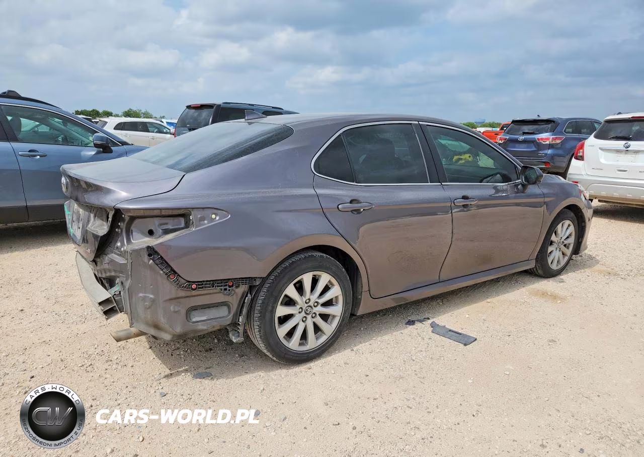 2020 Toyota Camry Le VIN:4T1C11AK5LU915242 - 3