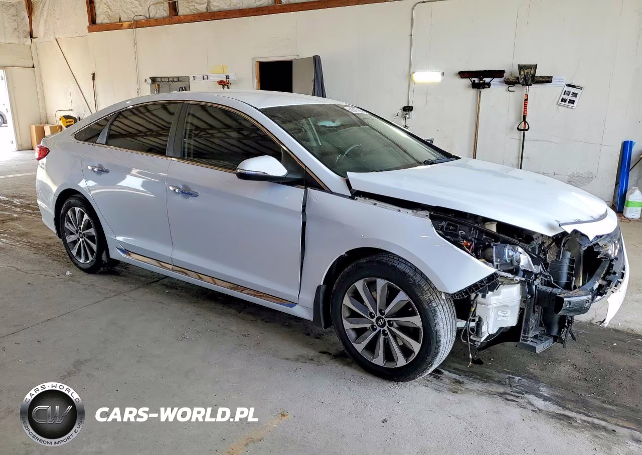 2016 Hyundai Sonata Sport VIN:5NPE34AF1GH261920 - 4