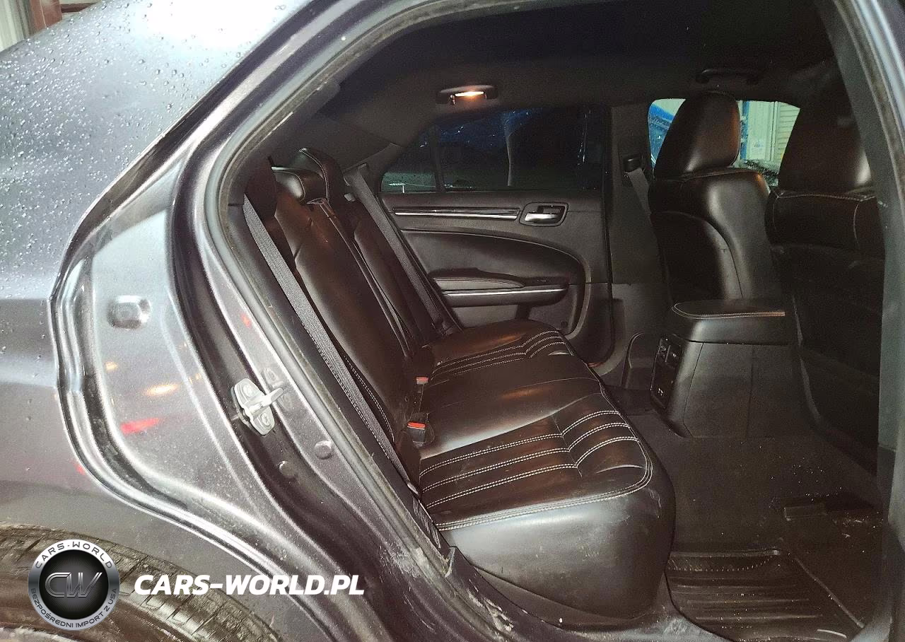 2019 Chrysler 300 S VIN:2C3CCABG2KH515430 - 10