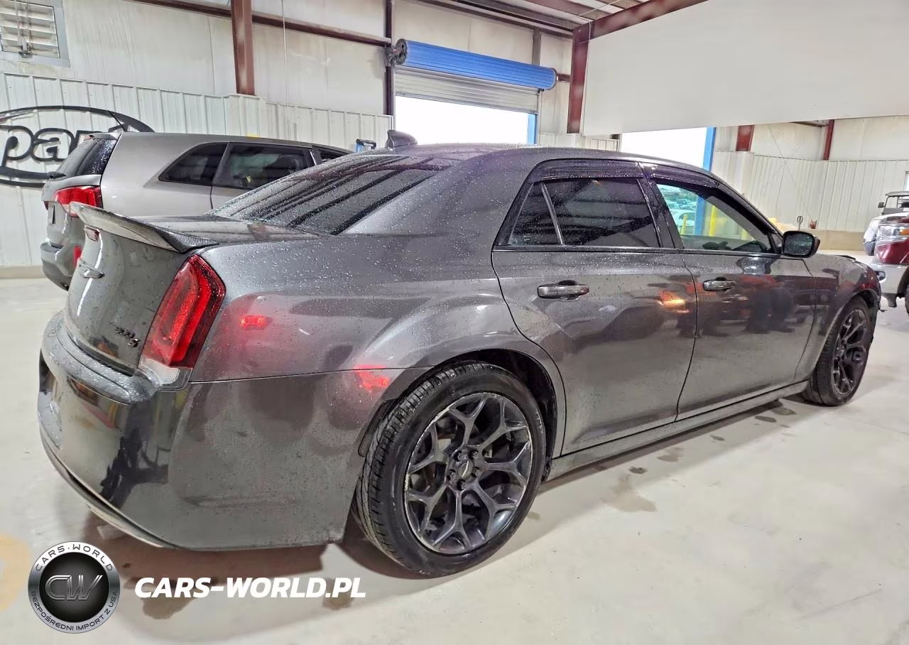 2019 Chrysler 300 S VIN:2C3CCABG2KH515430 - 3