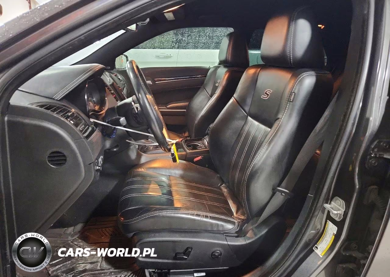 2019 Chrysler 300 S VIN:2C3CCABG2KH515430 - 7