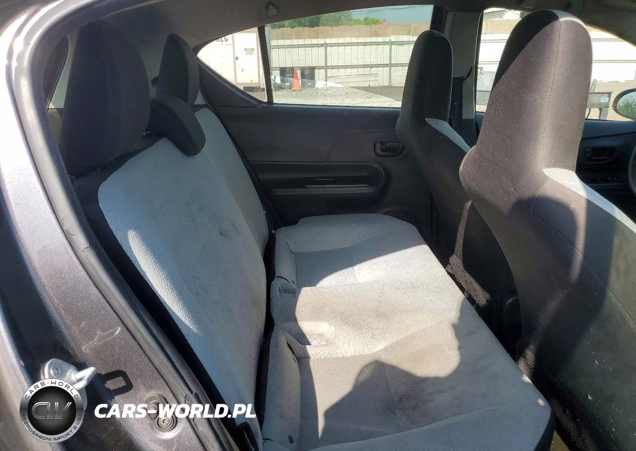 2018 Toyota Prius C VIN:JTDKDTB39J1608701 - 10