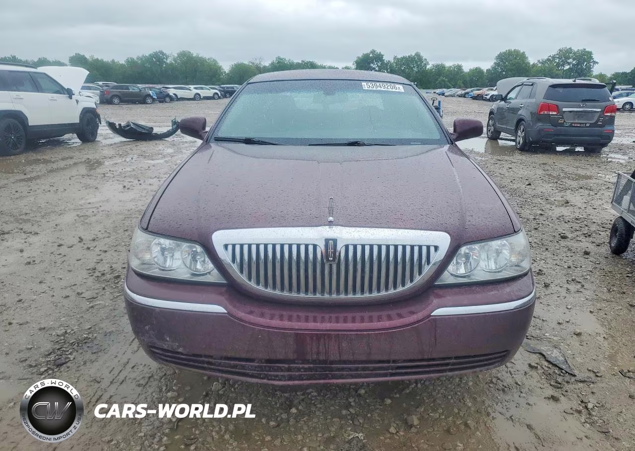 2008 Lincoln Town Car Signature Limited VIN:2LNHM82W98X645391 - 5