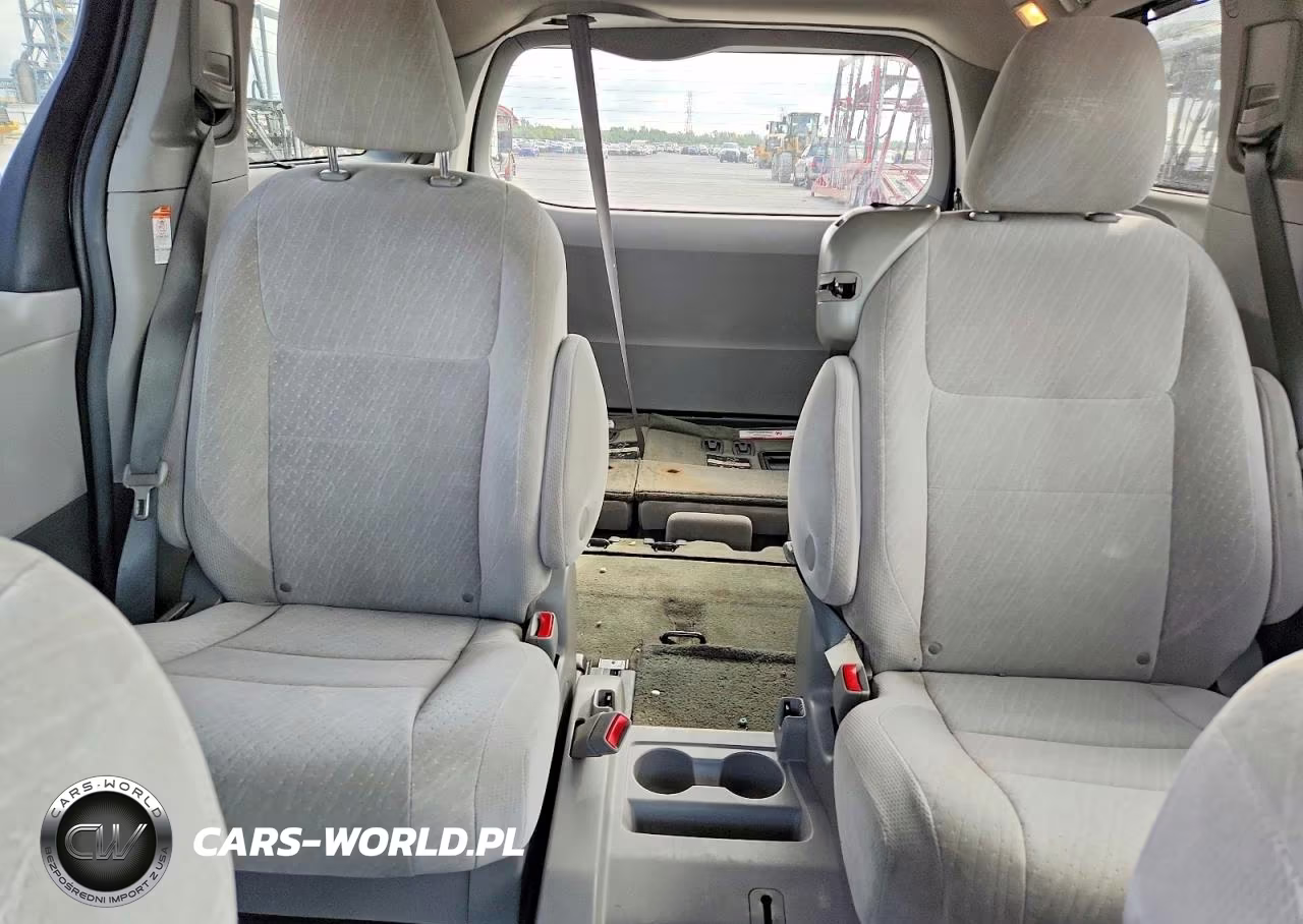 2017 Toyota Sienna Le VIN:5TDKZ3DC8HS841903 - 10