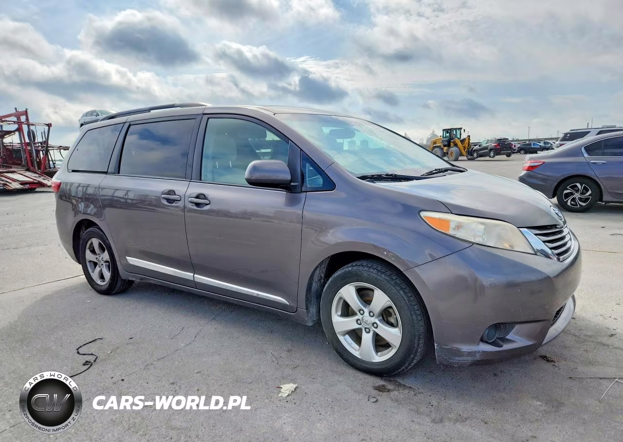 2017 Toyota Sienna Le VIN:5TDKZ3DC8HS841903 - 4