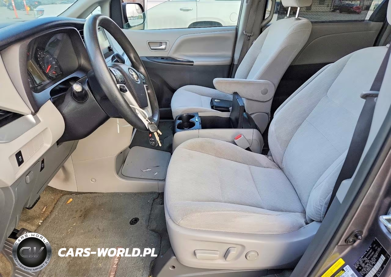 2017 Toyota Sienna Le VIN:5TDKZ3DC8HS841903 - 7