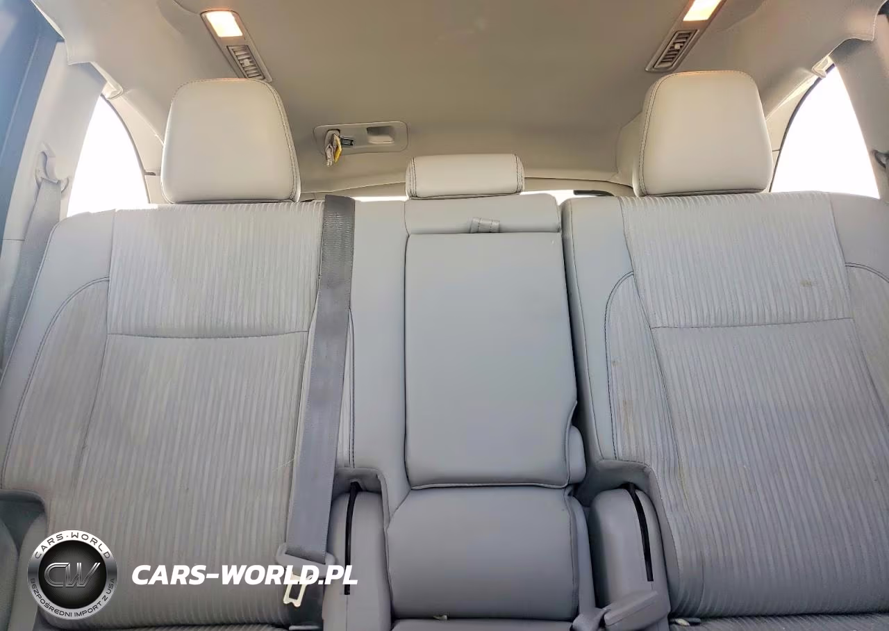 2018 Toyota Highlander Le Plus VIN:5TDBZRFH0JS801610 - 10