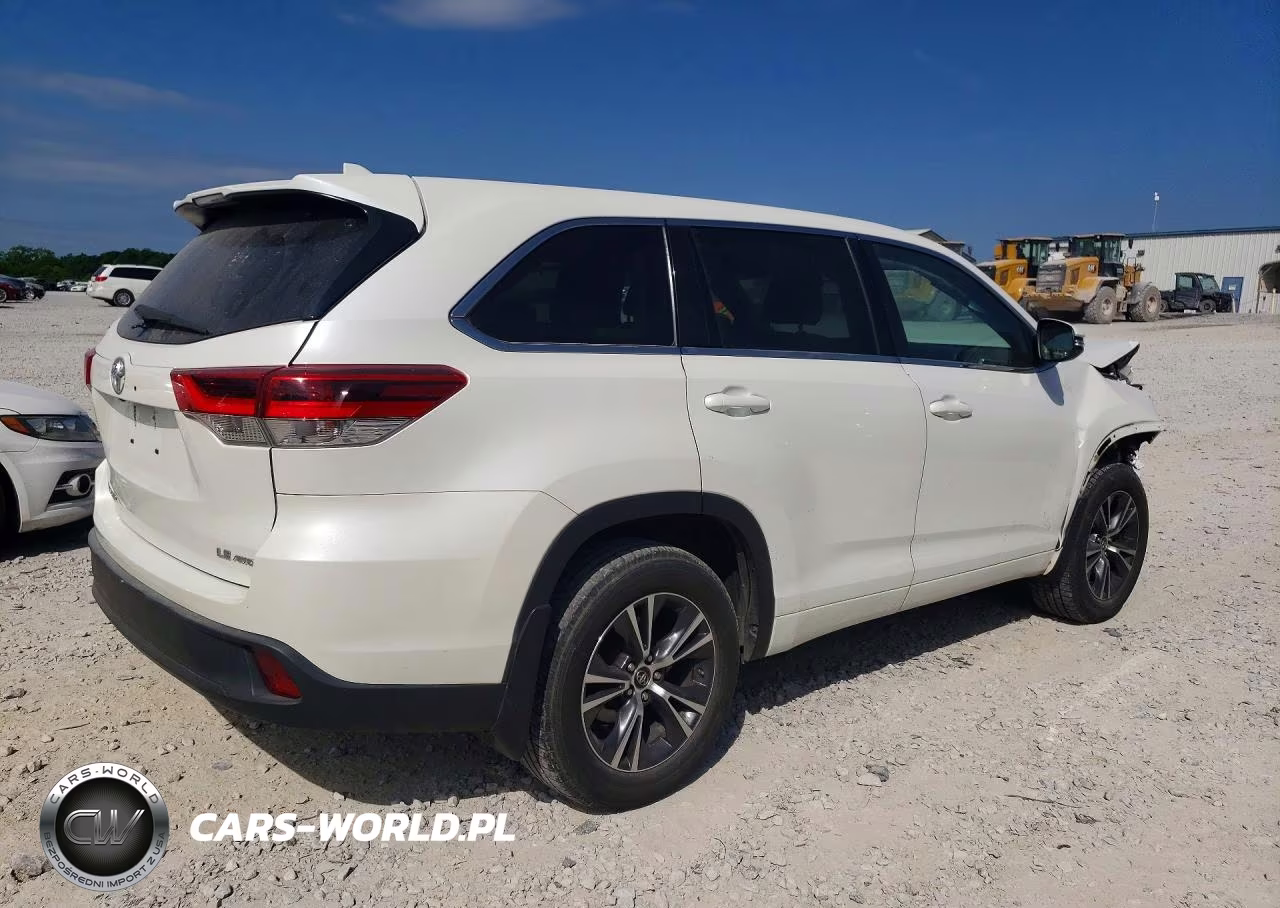 2018 Toyota Highlander Le Plus VIN:5TDBZRFH0JS801610 - 3