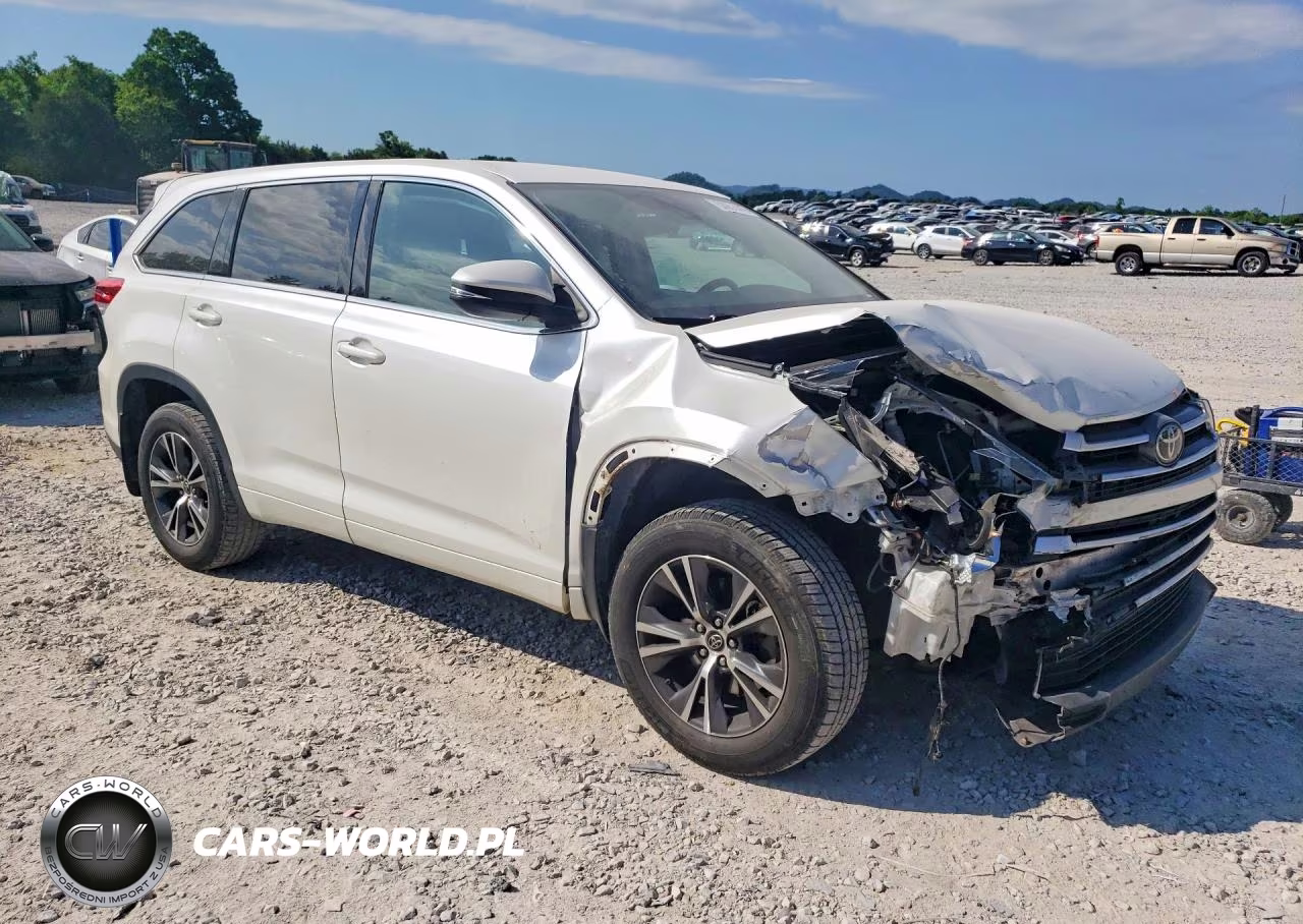 2018 Toyota Highlander Le Plus VIN:5TDBZRFH0JS801610 - 4