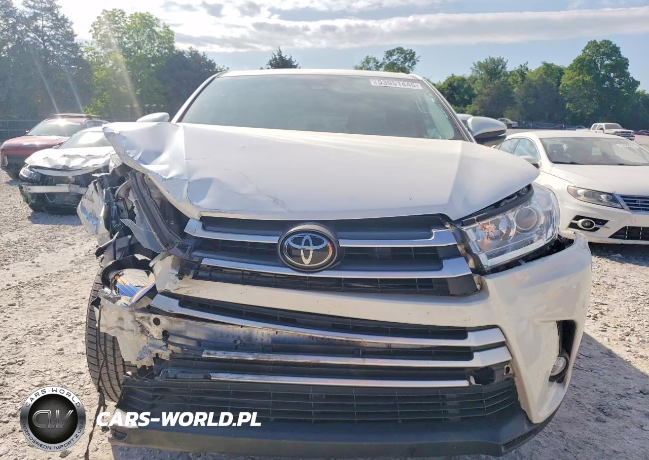 2018 Toyota Highlander Le Plus VIN:5TDBZRFH0JS801610 - 5