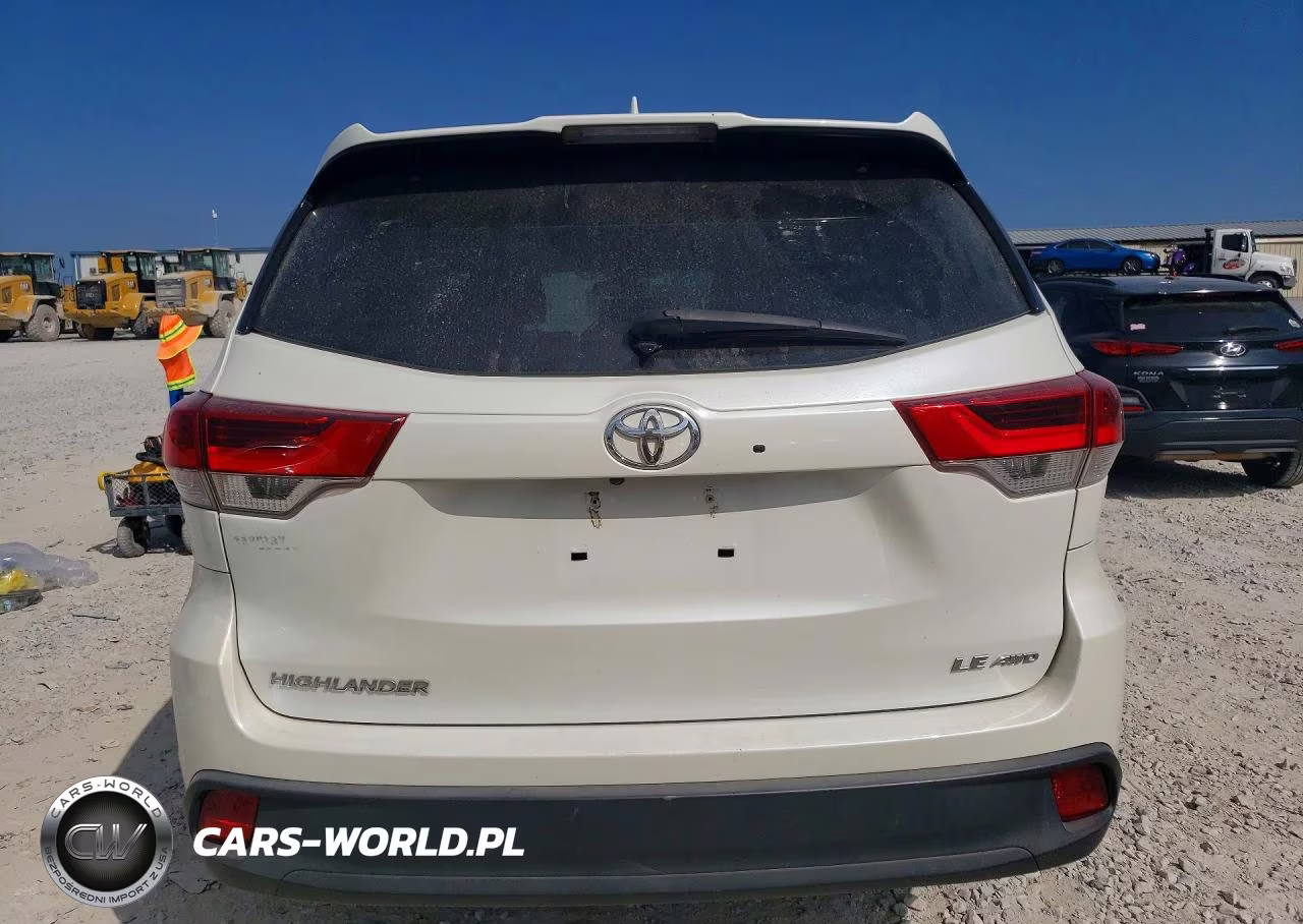 2018 Toyota Highlander Le Plus VIN:5TDBZRFH0JS801610 - 6