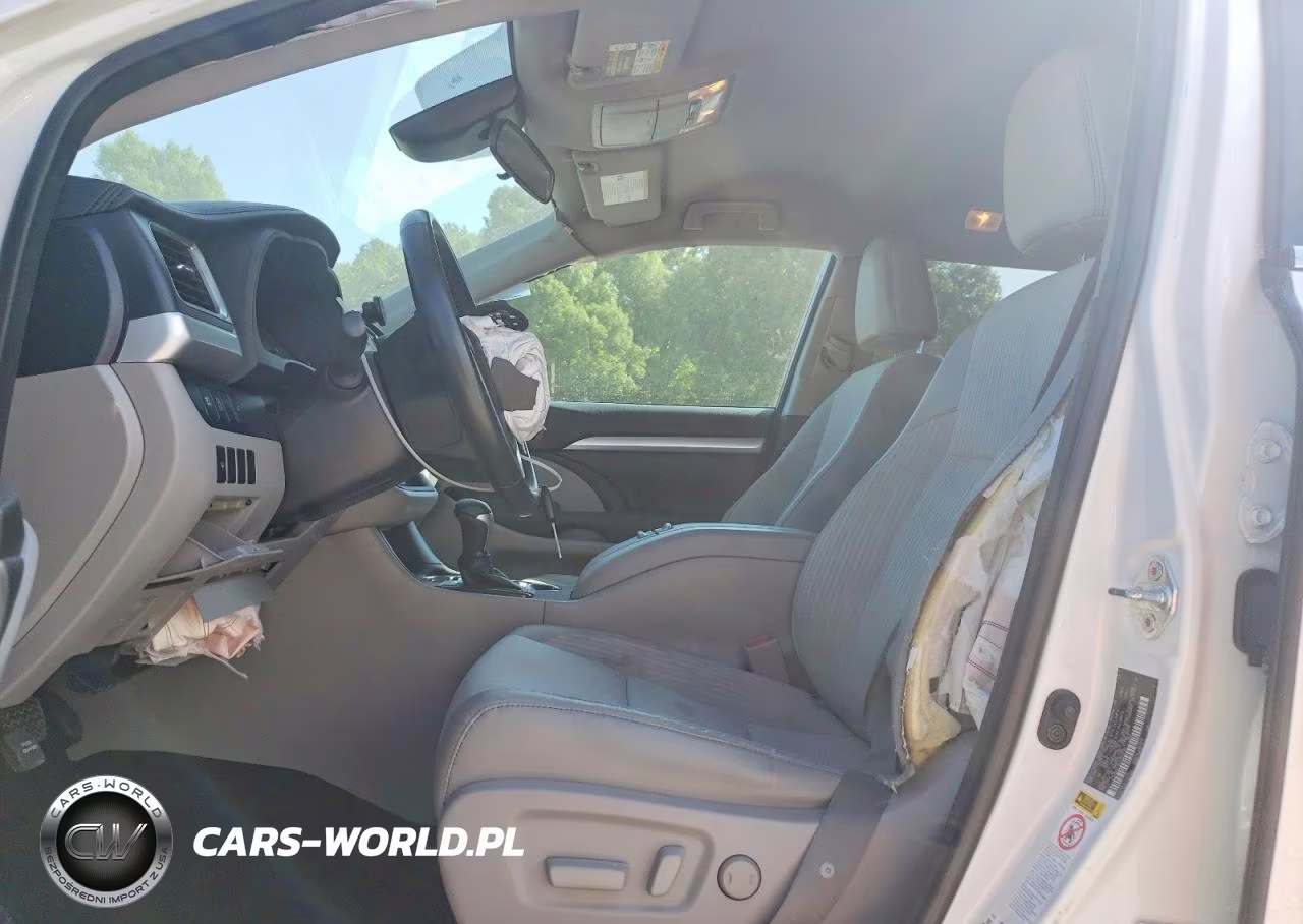 2018 Toyota Highlander Le Plus VIN:5TDBZRFH0JS801610 - 7