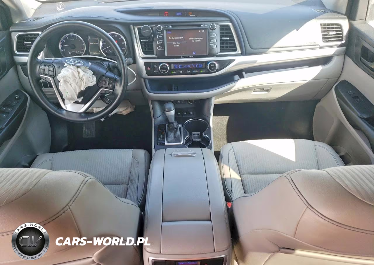 2018 Toyota Highlander Le Plus VIN:5TDBZRFH0JS801610 - 8