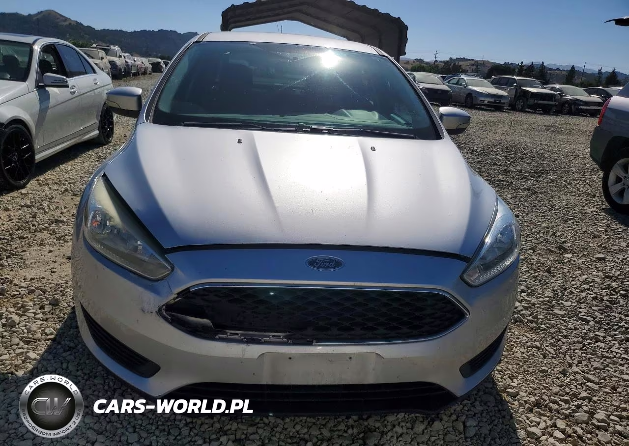 2016 Ford Focus Se VIN:1FADP3F26GL399440 - 5