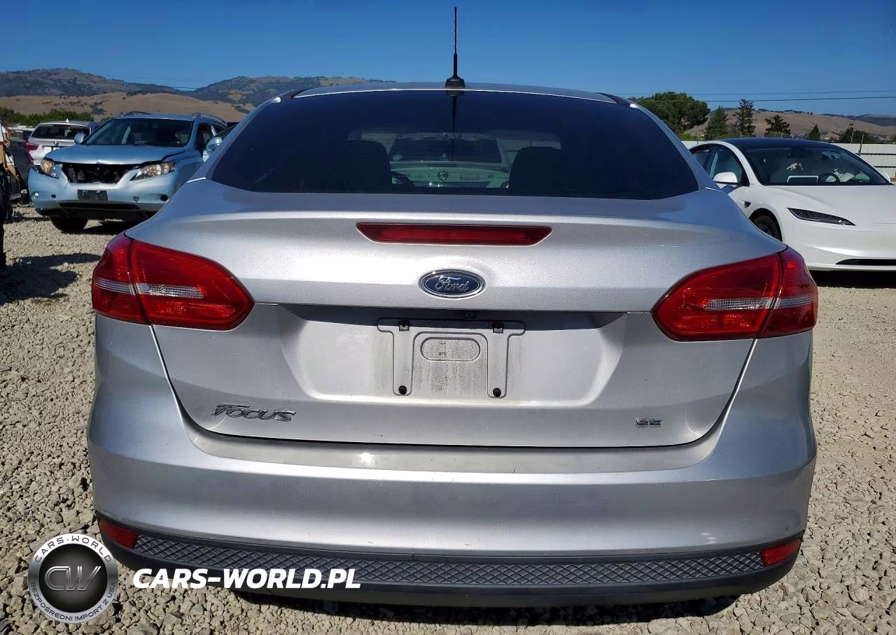 2016 Ford Focus Se VIN:1FADP3F26GL399440 - 6
