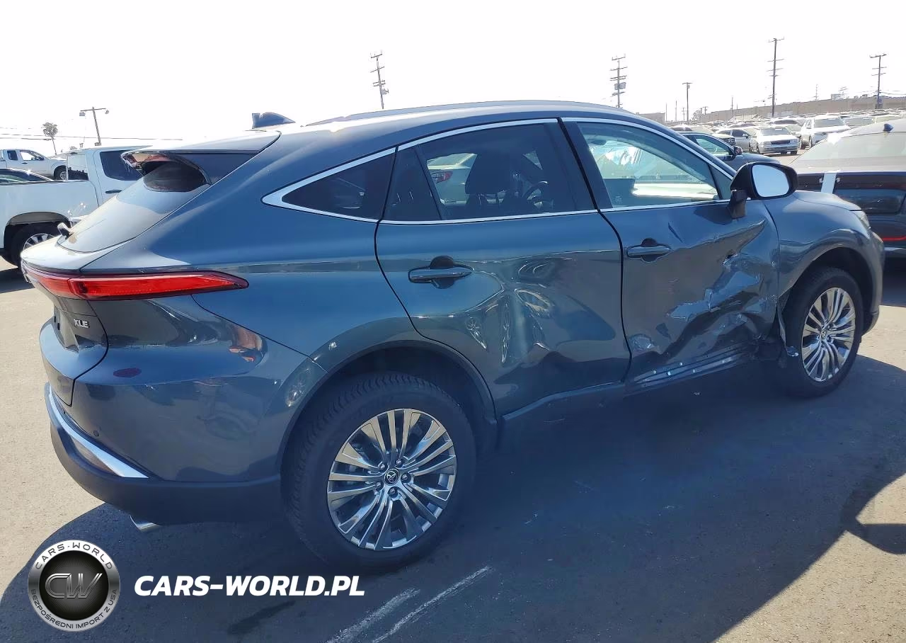 2023 Toyota Venza Xle VIN:JTEAAAAH9PJ135182 - 3