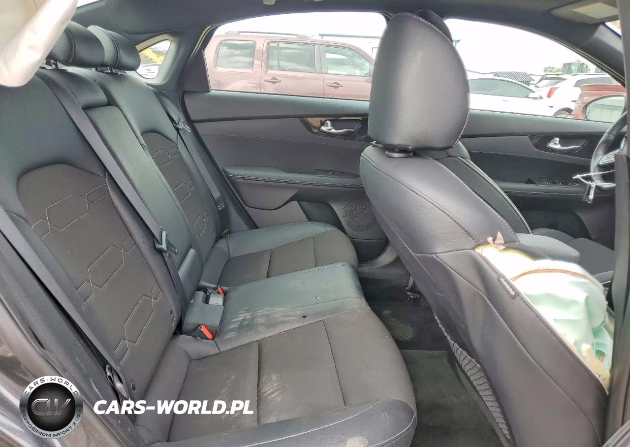 2024 Kia Forte Gt Line VIN:3KPF54AD3RE746208 - 10