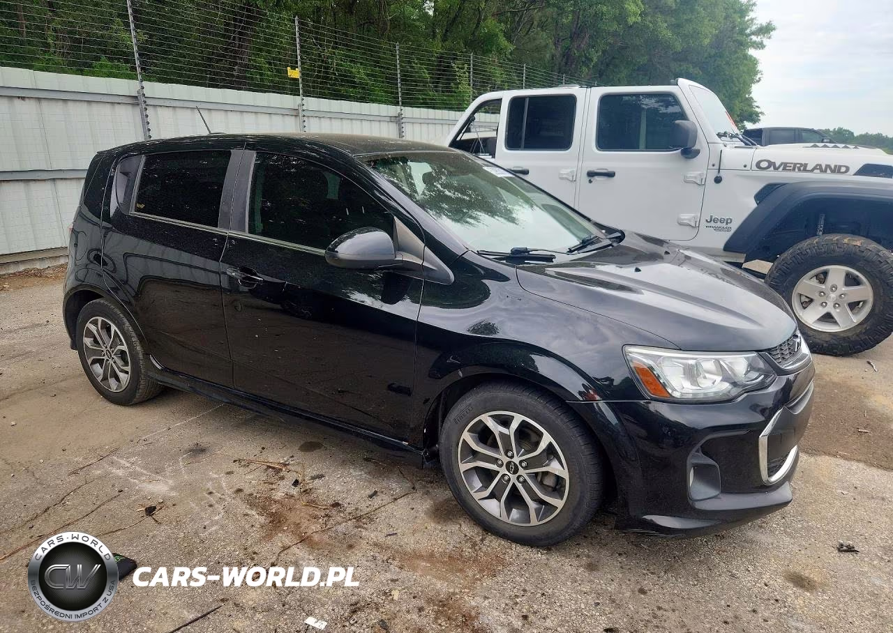 2018 Chevrolet Sonic Lt VIN:1G1JD6SB8J4120061 - 4