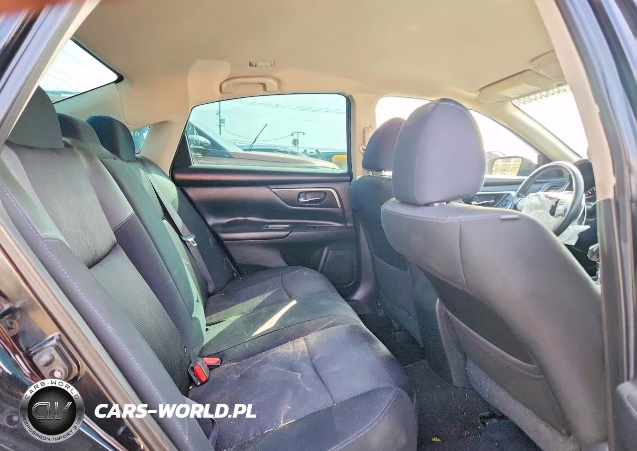 2018 Nissan Altima VIN:1N4AL3AP3JC107591 - 10