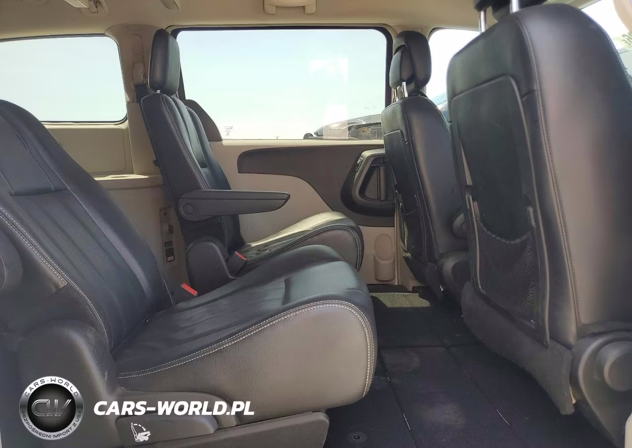 2014 Chrysler Town & Country Touring VIN:2C4RC1BG0ER158804 - 11