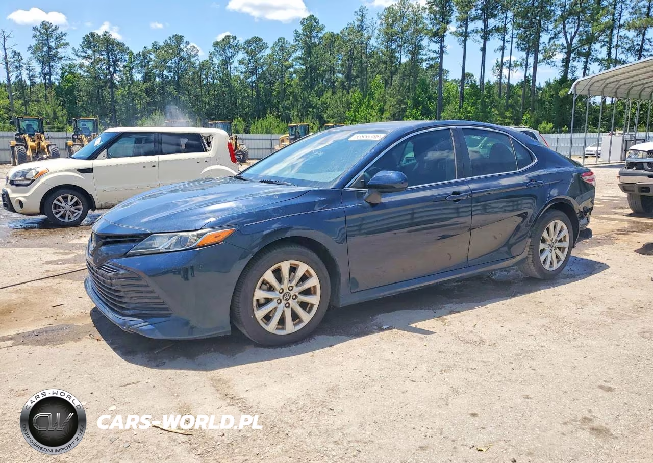 2019 Toyota Camry Le – zdjęcie 1 z 13