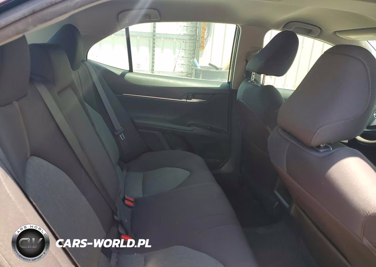 2019 Toyota Camry Le VIN:4T1B11HK7KU268889 - 10