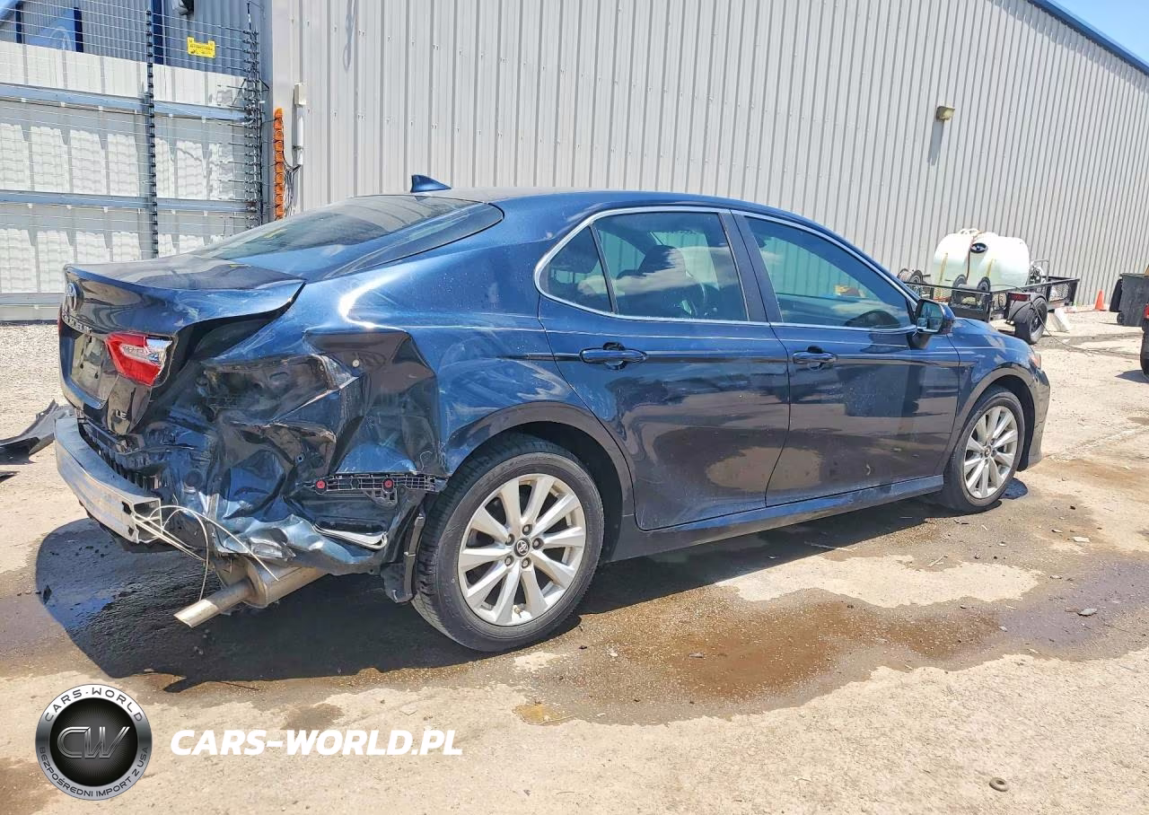 2019 Toyota Camry Le VIN:4T1B11HK7KU268889 - 3