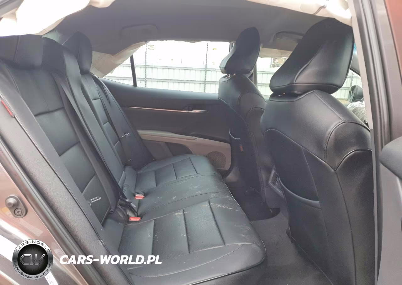 2018 Toyota Camry Hybrid Xle VIN:4T1B21HK3JU505826 - 10