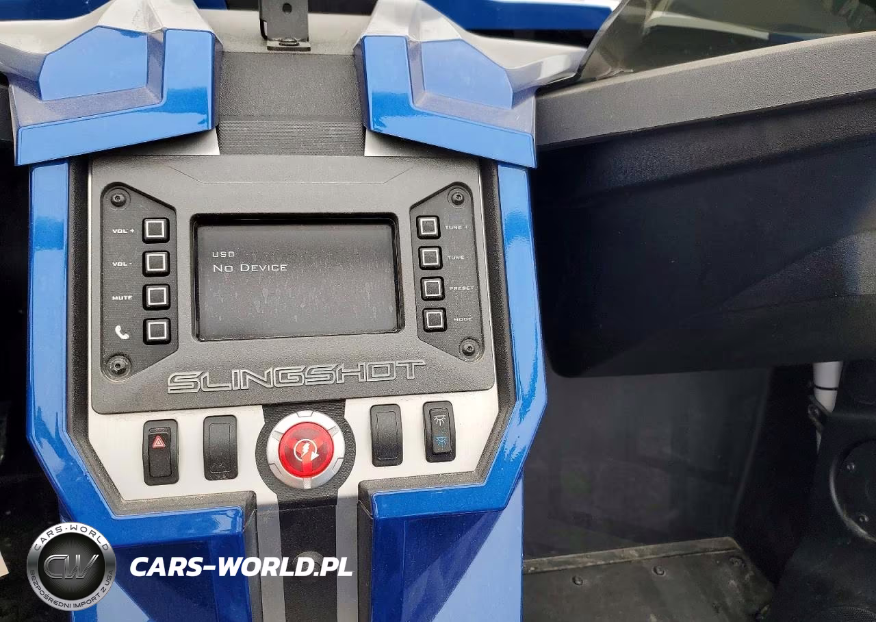 2016 Polaris Slingshot Sl VIN:57XAAPFA2G7117694 - 9