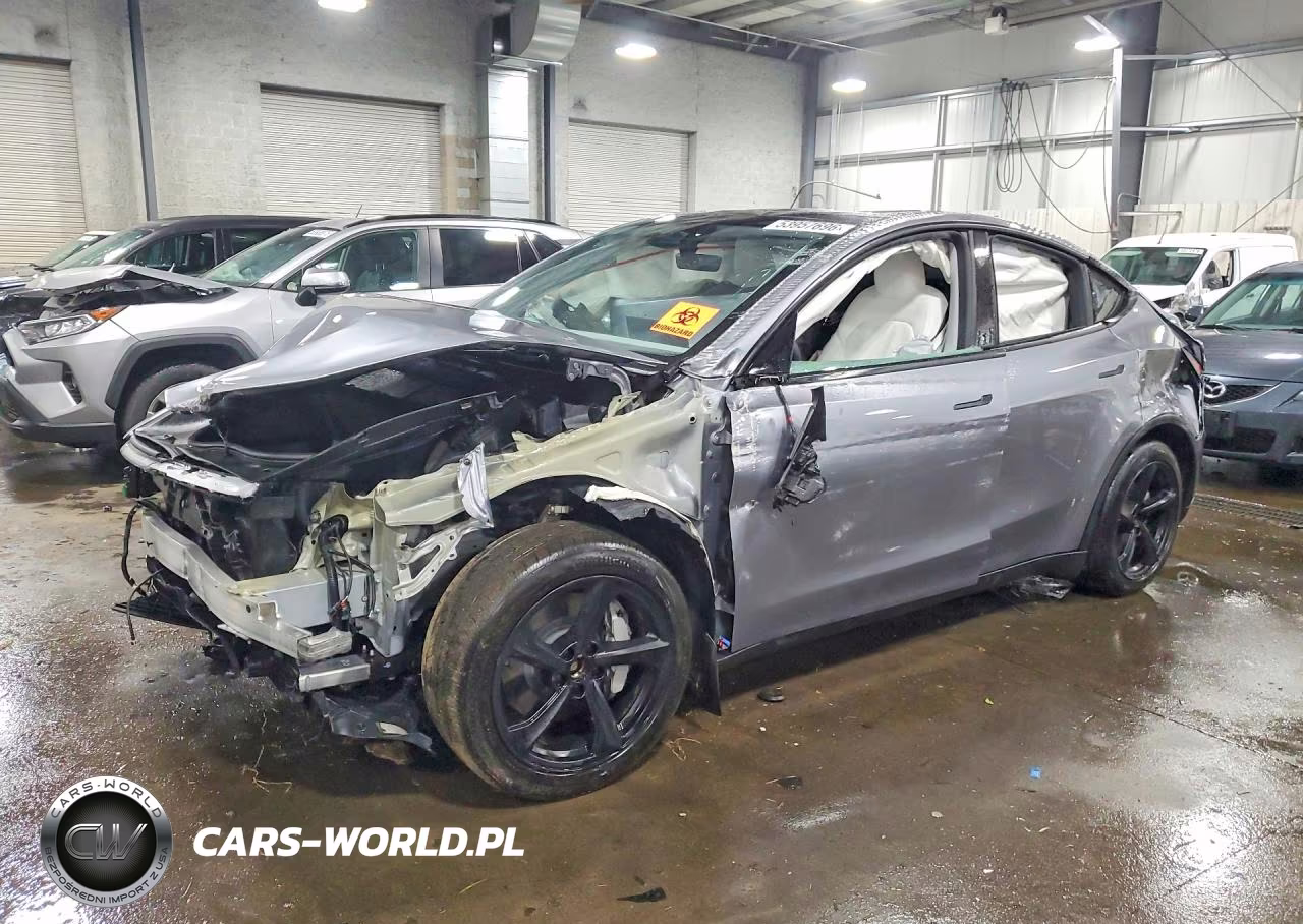 2026 Tesla Model Y – zdjęcie 1 z 13