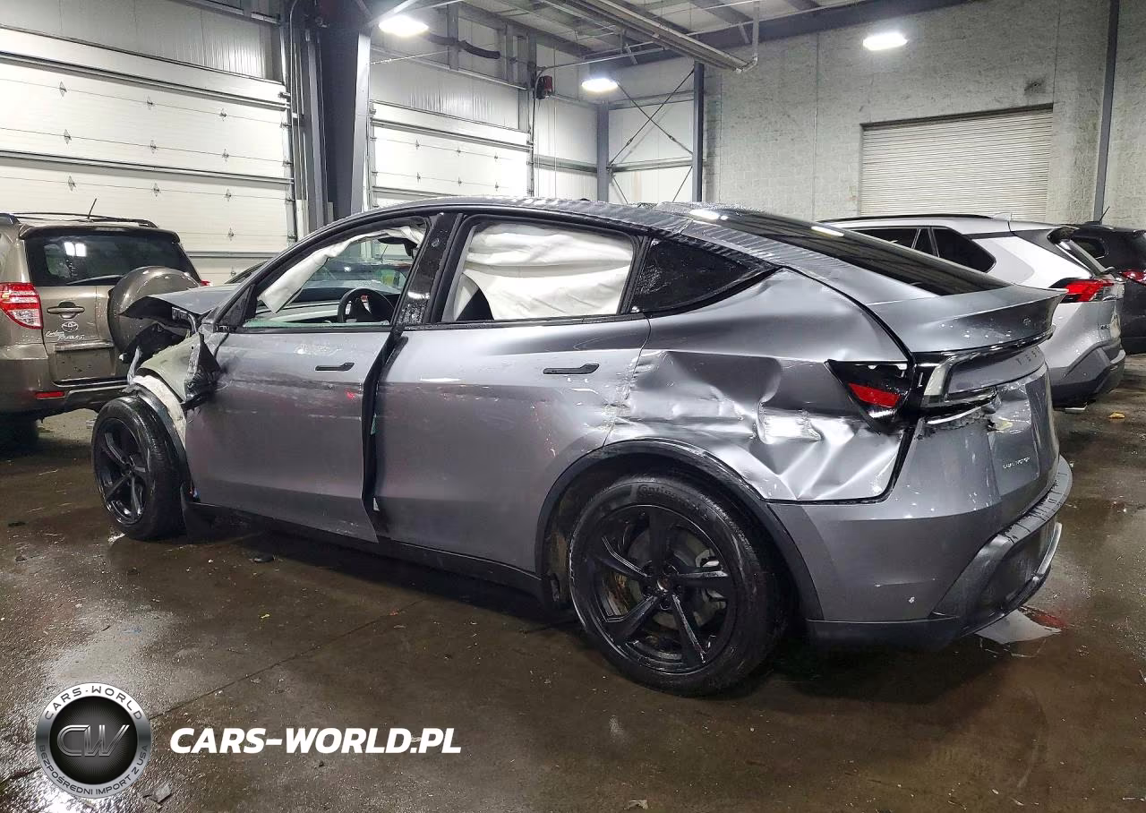 2026 Tesla Model Y VIN:7SAYGDEE3TF325261 - 2