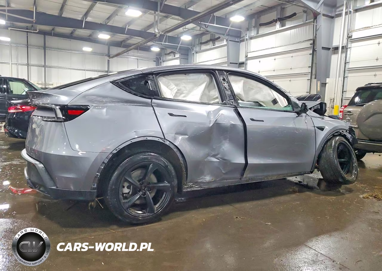 2026 Tesla Model Y VIN:7SAYGDEE3TF325261 - 3