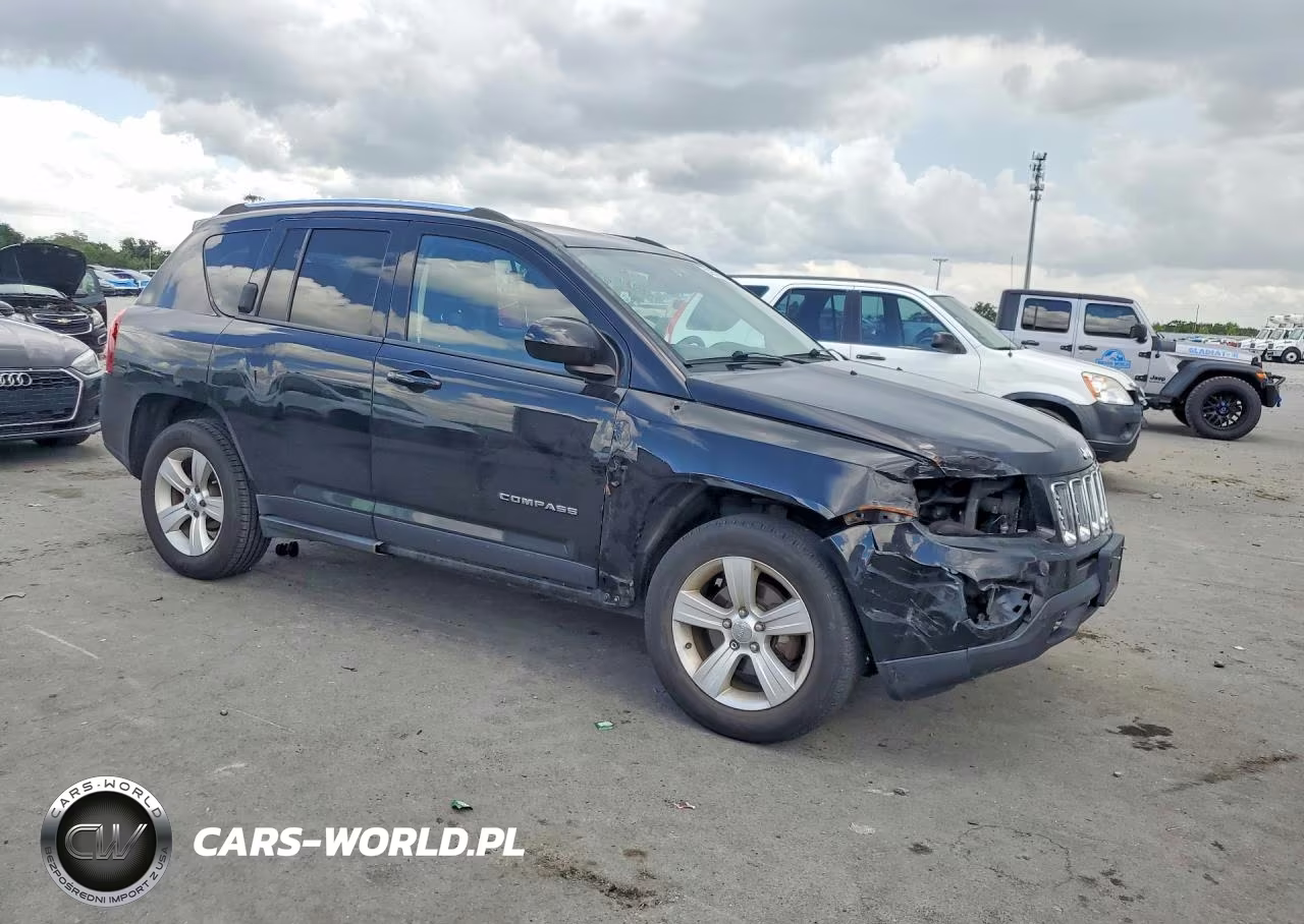 2014 Jeep Compass Latitude VIN:1C4NJDEB9ED623881 - 4