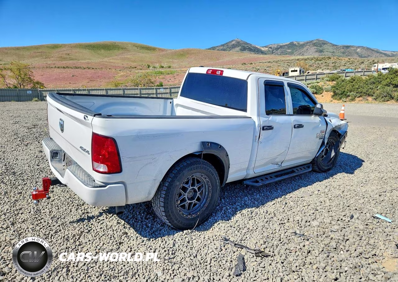 2019 Ram 1500 Classic Tradesman VIN:1C6RR7FT6KS547070 - 3