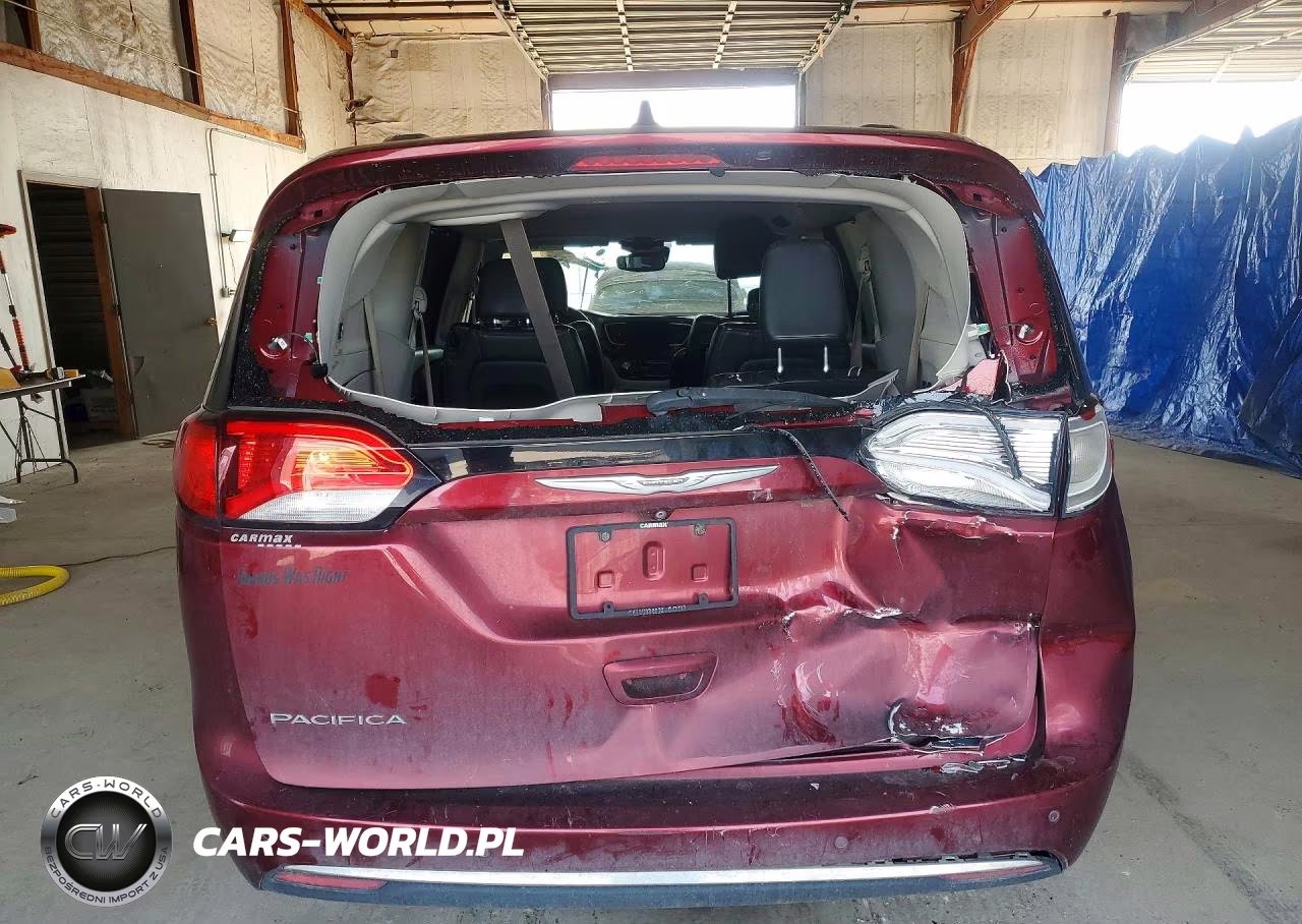 2017 Chrysler Pacifica Touring L Plus VIN:2C4RC1EG5HR564870 - 6