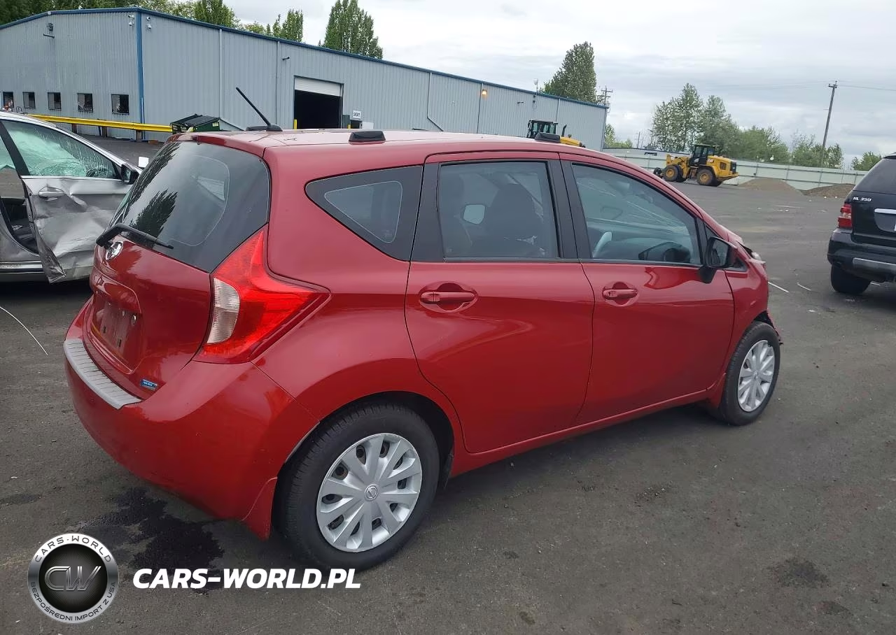 2015 Nissan Versa Note S Plus VIN:3N1CE2CP8FL390993 - 3