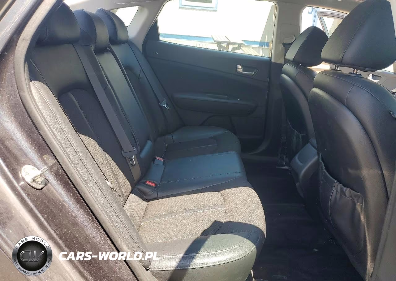 2018 Kia Optima S VIN:5XXGT4L34JG209535 - 10