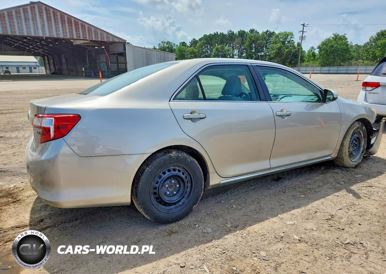 2014 Toyota Camry Le VIN:4T4BF1FKXER423577 - 3